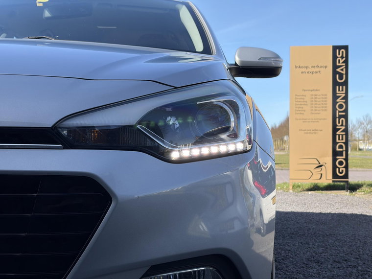 Vehicle Image 32
