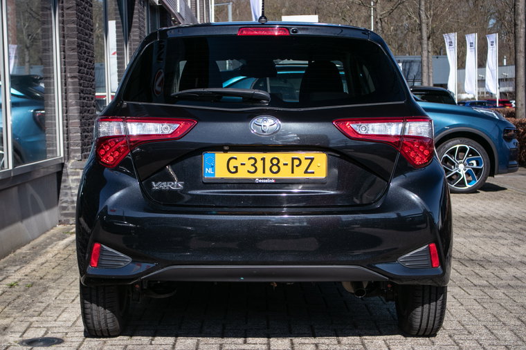 Vehicle Image 10