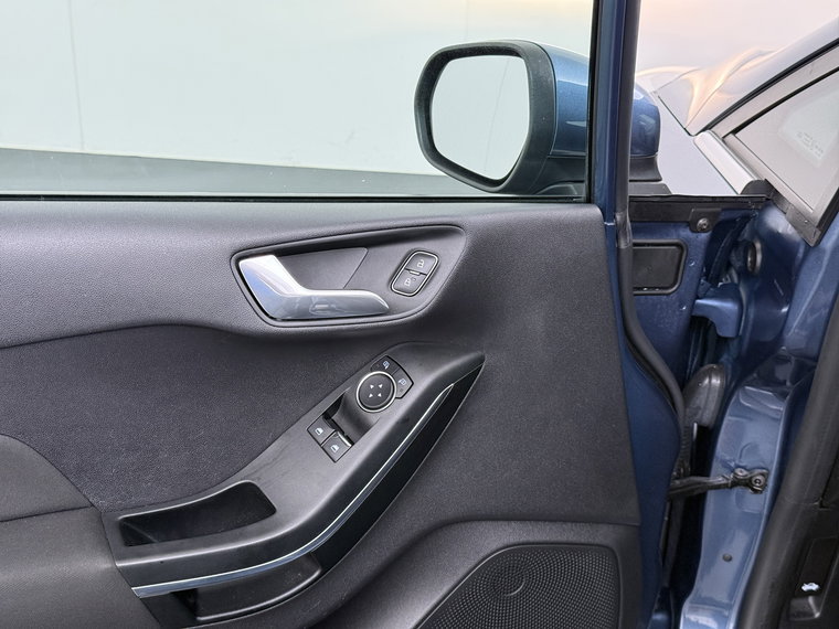 Vehicle Image 32
