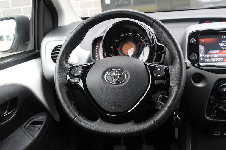 Vehicle Image 12