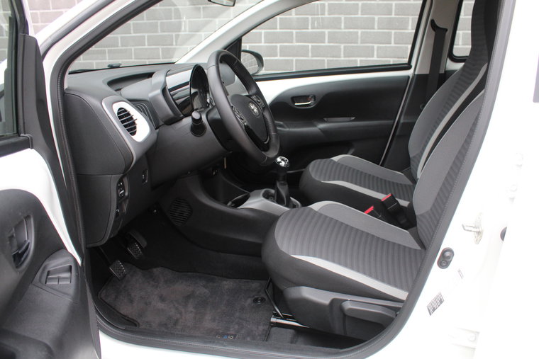 Vehicle Image 8
