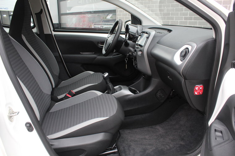 Vehicle Image 9