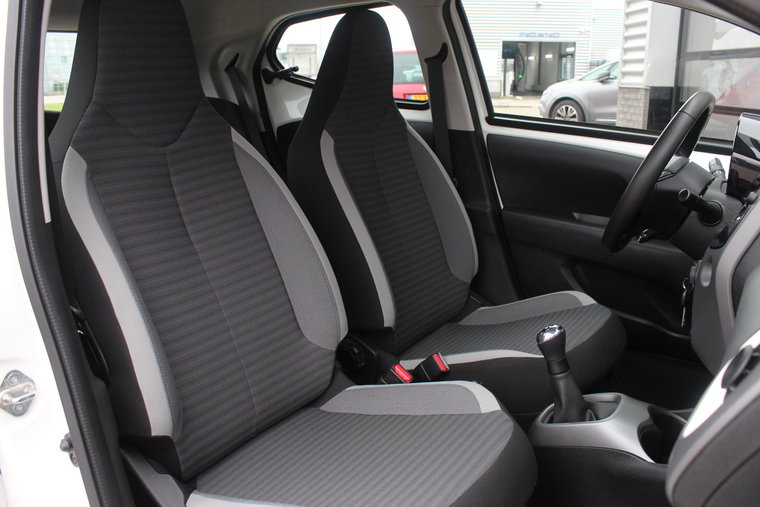 Vehicle Image 10
