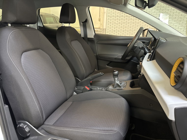 Vehicle Image 16