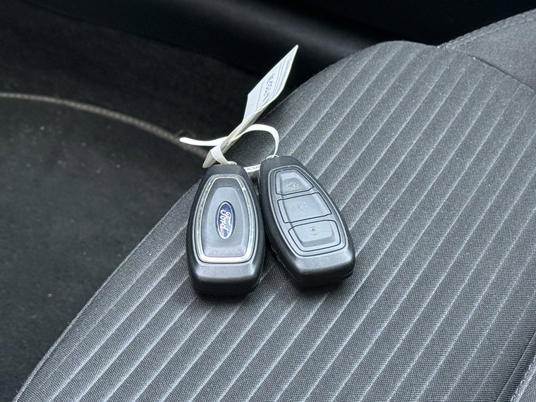 Vehicle Image 25