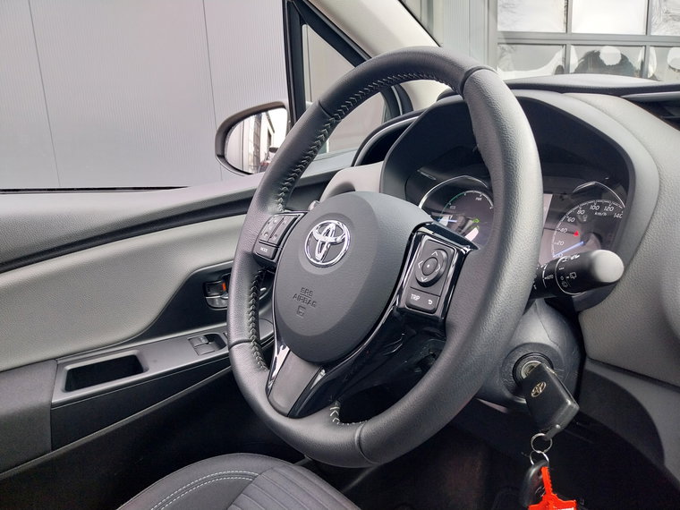 Vehicle Image 21