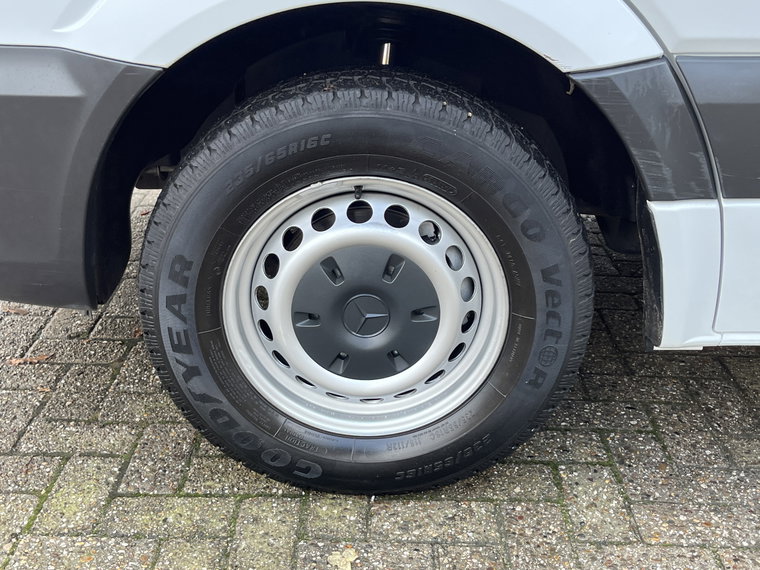 Vehicle Image 26