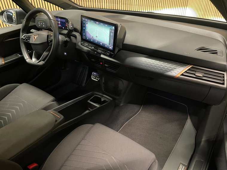 Vehicle Image 25