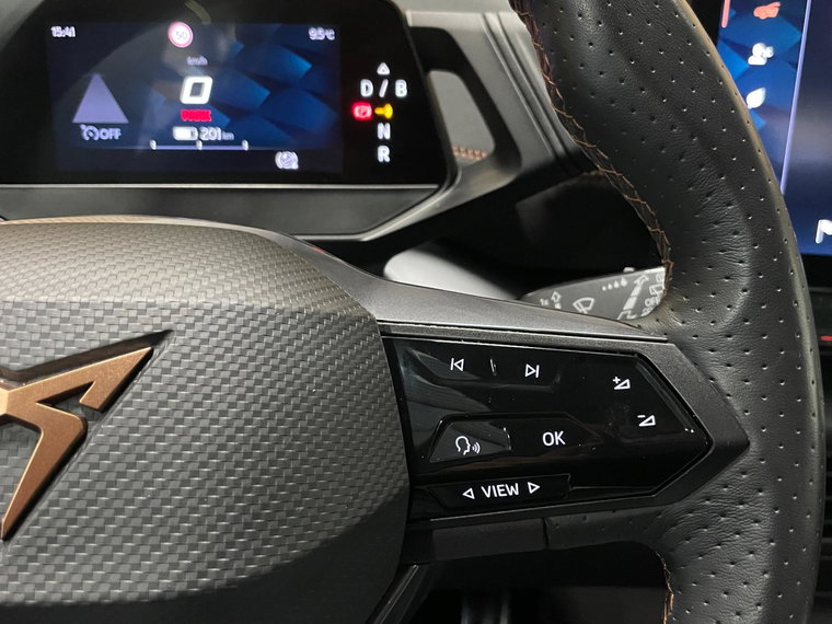 Vehicle Image 30
