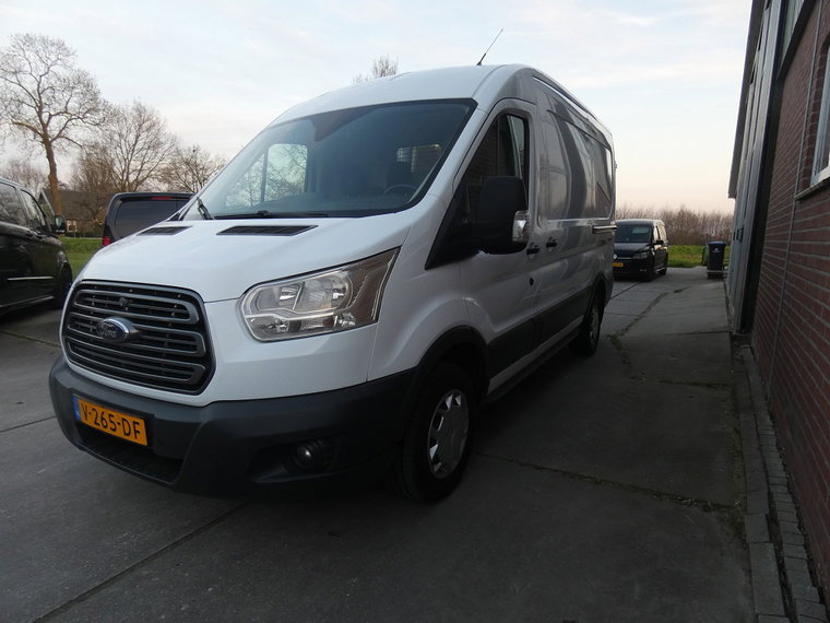 Vehicle Image 8