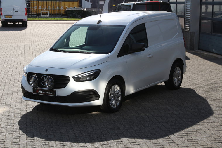 Vehicle Image 13