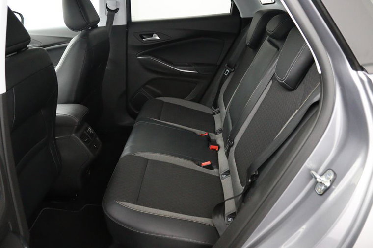 Vehicle Image 32