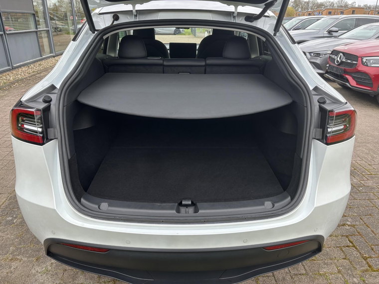 Vehicle Image 25