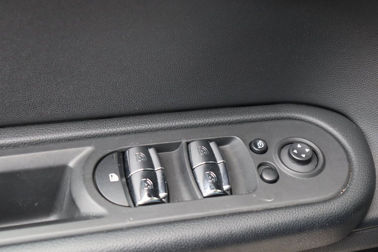 Vehicle Image 28