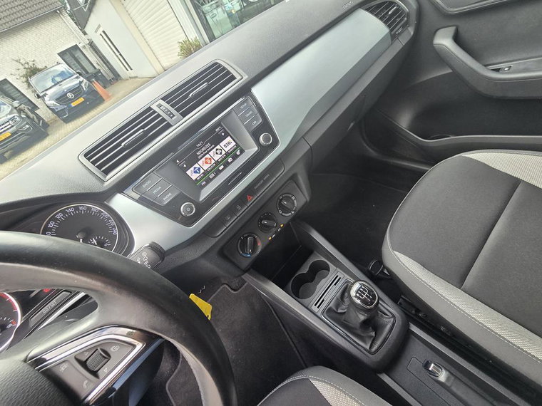 Vehicle Image 17