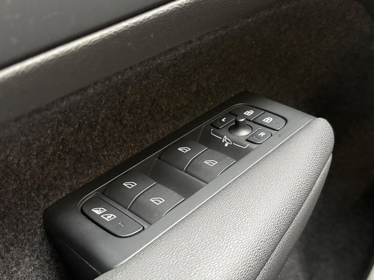 Vehicle Image 28