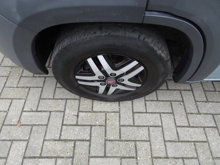 Vehicle Image 38