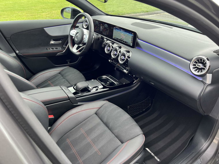 Vehicle Image 23