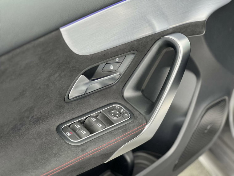 Vehicle Image 37