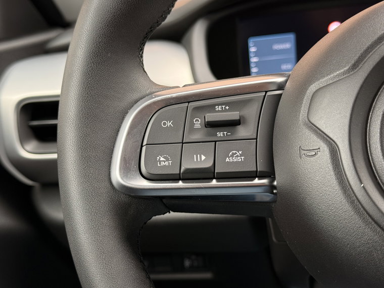 Vehicle Image 24