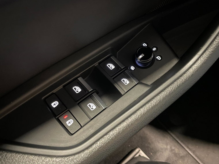 Vehicle Image 38