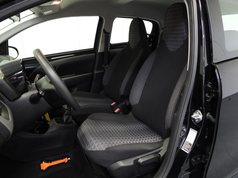Vehicle Image 16