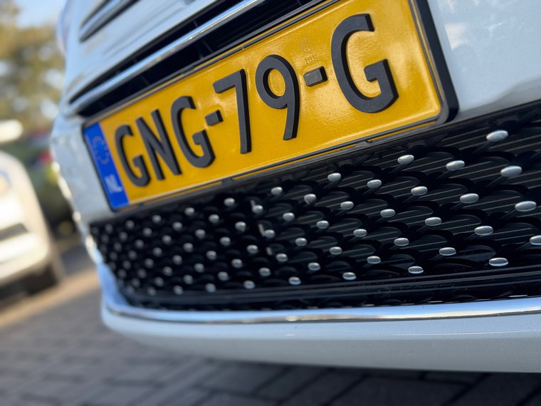 Vehicle Image 32