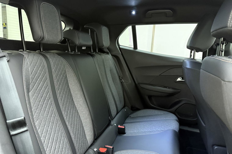 Vehicle Image 13