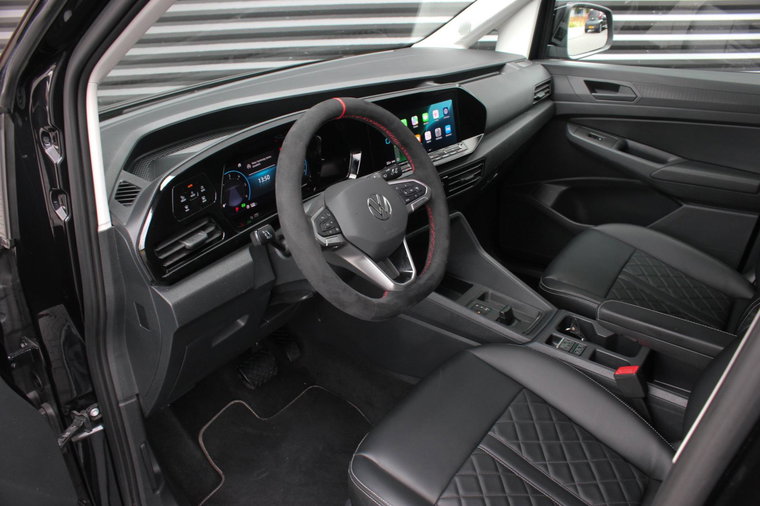Vehicle Image 25