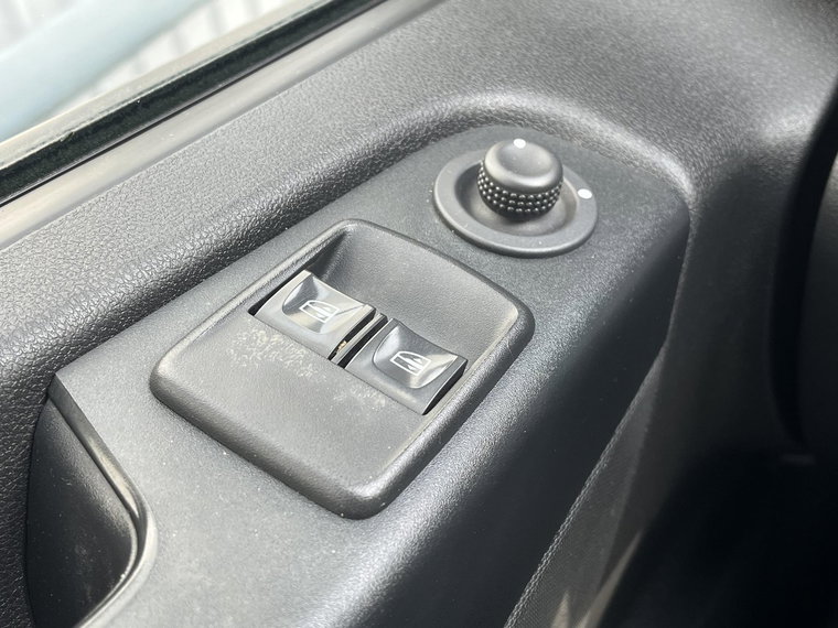 Vehicle Image 32