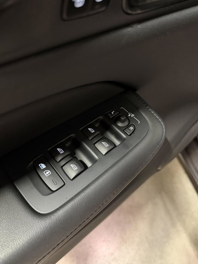 Vehicle Image 45