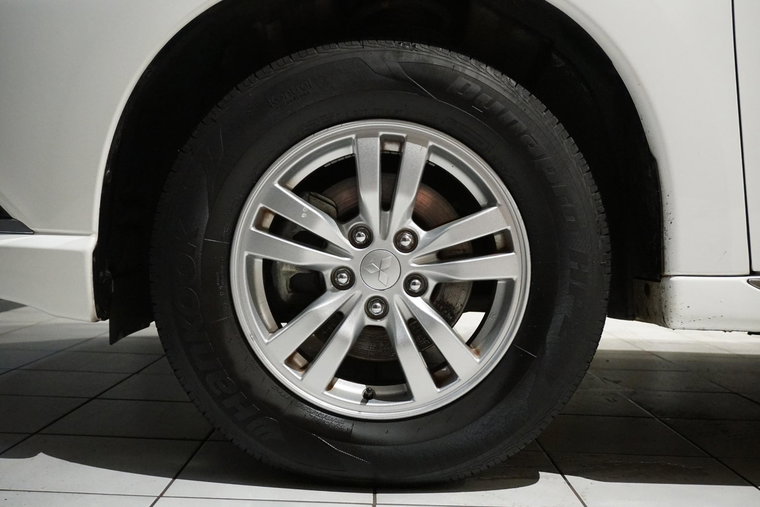 Vehicle Image 17