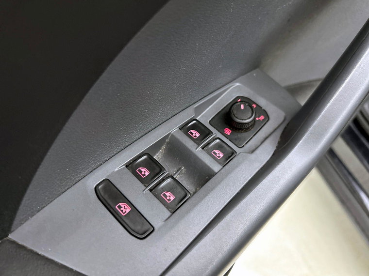 Vehicle Image 32
