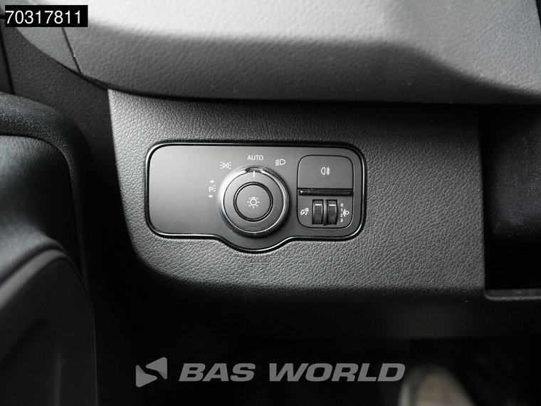 Vehicle Image 26