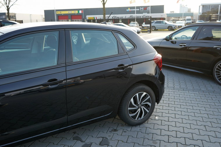 Vehicle Image 14