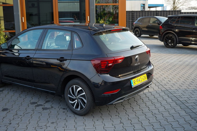 Vehicle Image 16