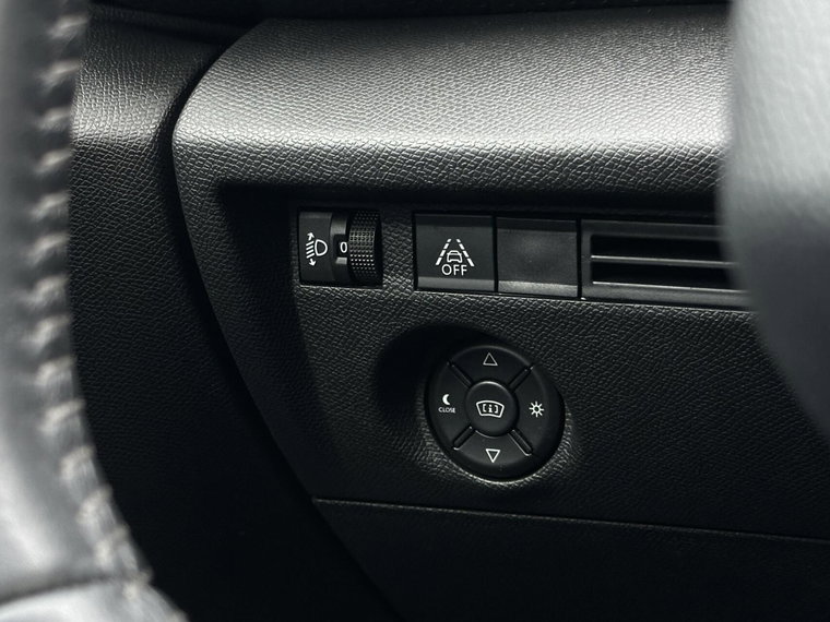 Vehicle Image 38