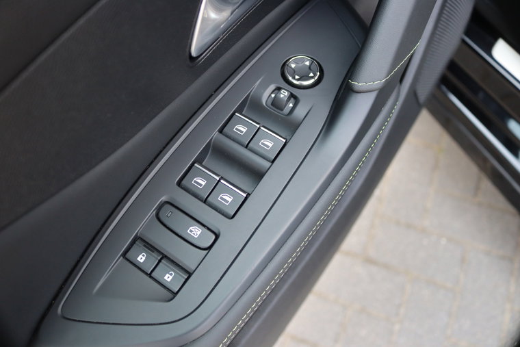 Vehicle Image 32