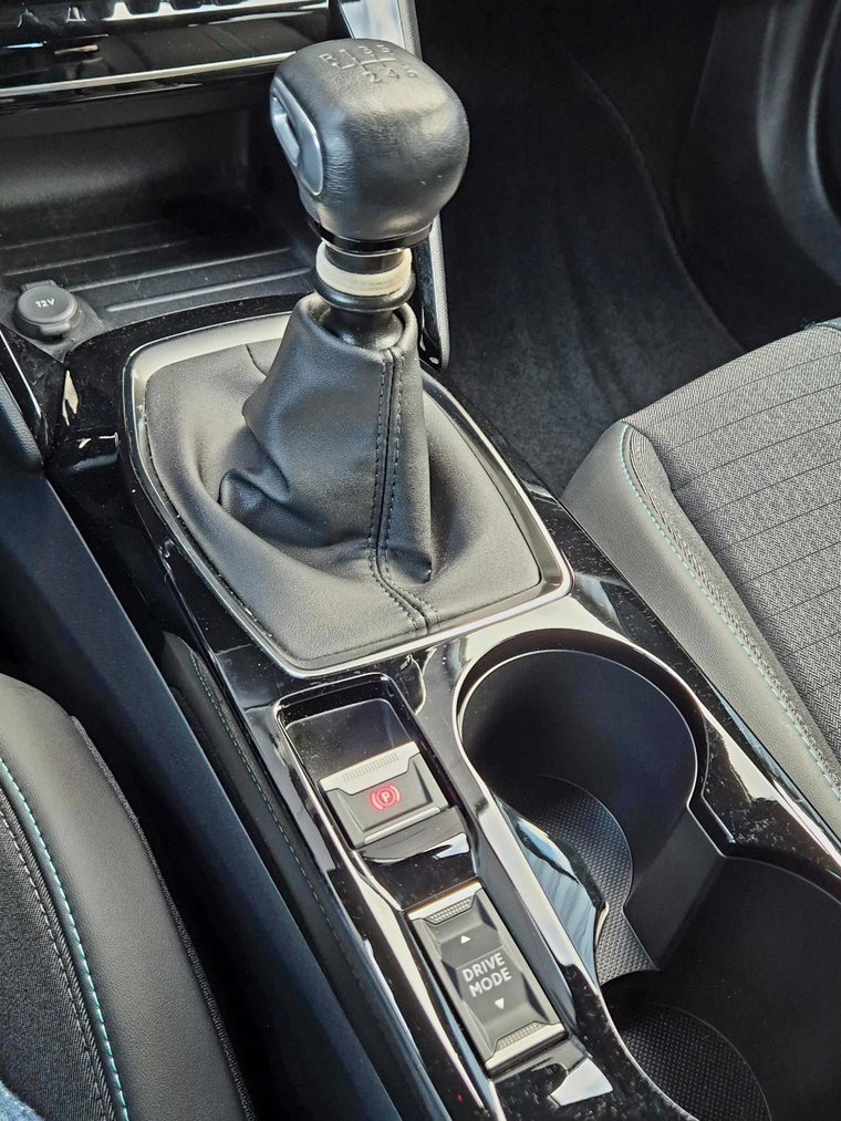 Vehicle Image 25