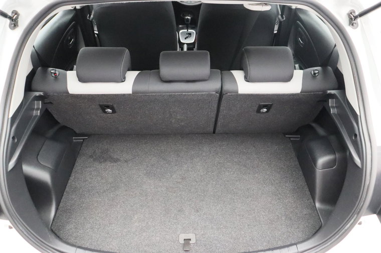 Vehicle Image 21