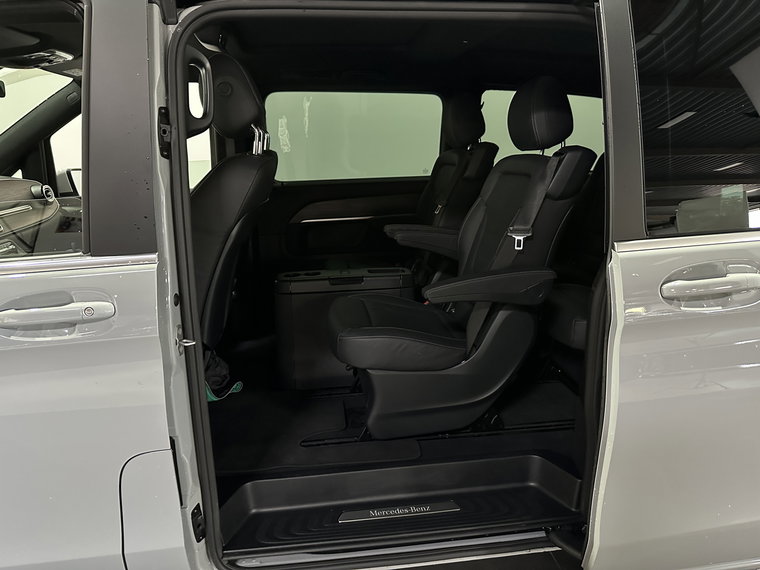 Vehicle Image 27