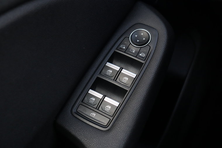 Vehicle Image 23