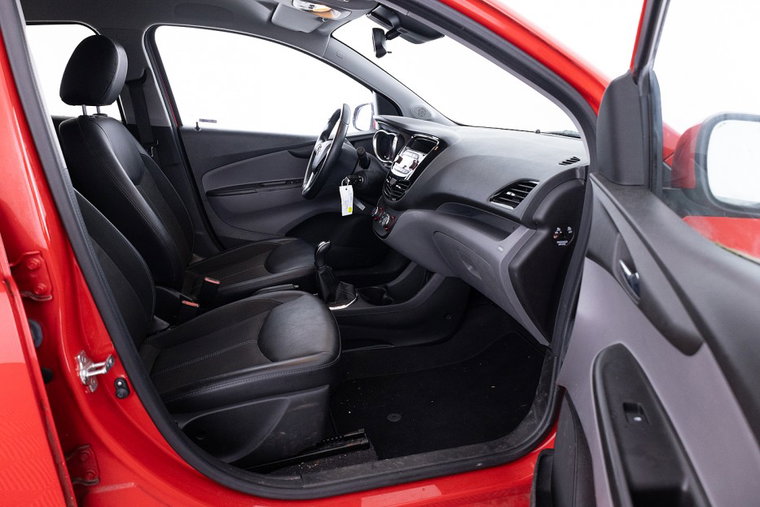 Vehicle Image 6