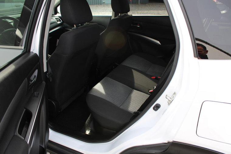 Vehicle Image 12