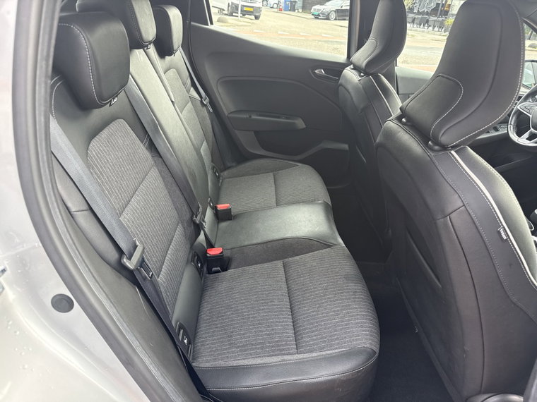 Vehicle Image 35