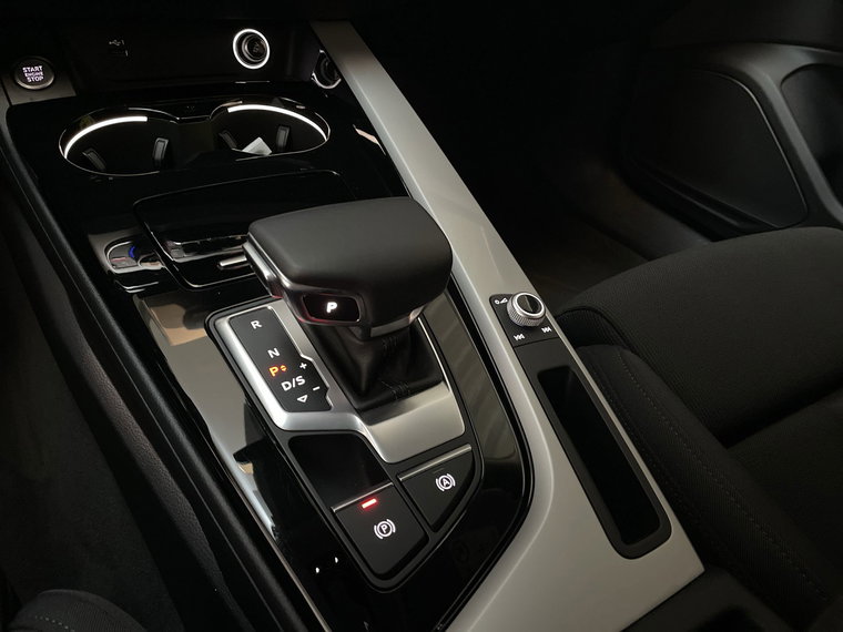 Vehicle Image 21