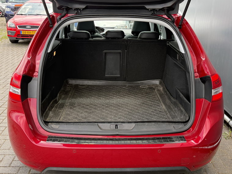 Vehicle Image 25