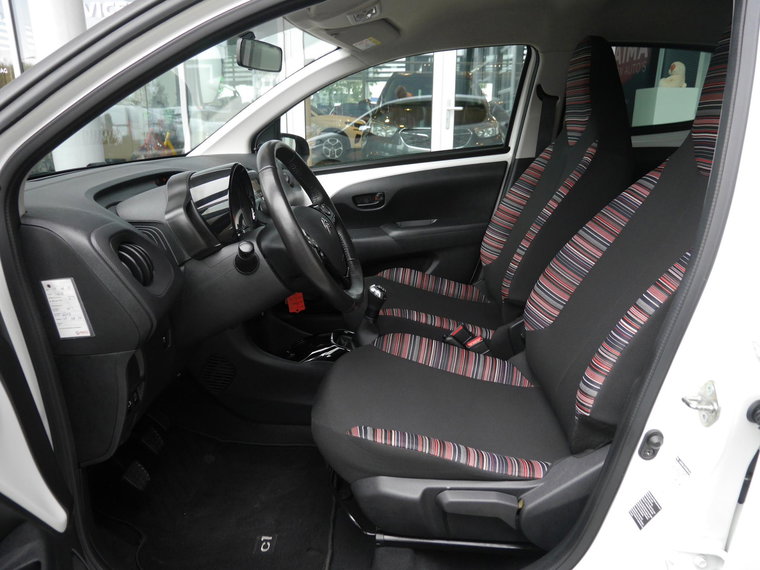 Vehicle Image 8