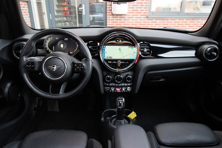 Vehicle Image 16