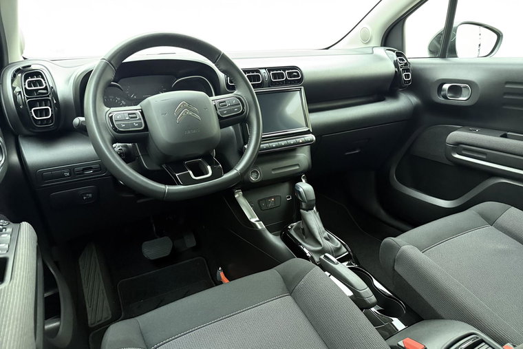 Vehicle Image 16
